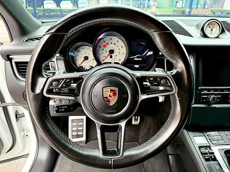2015 PORSCHE MACAN 白 中古車實車細節 9｜百度汽車