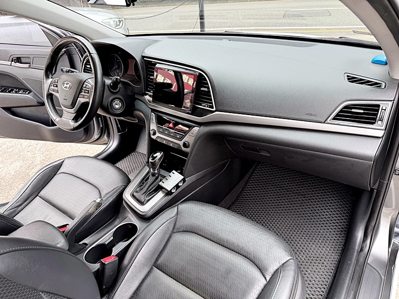 2017 Hyundai Elantra 白 中古車實車細節 7｜百度汽車