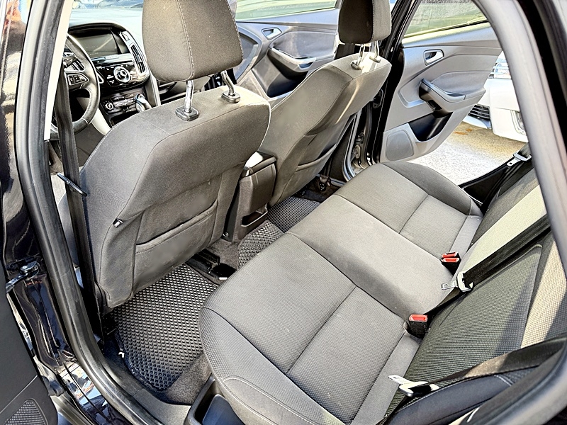 2016 FORD FOCUS-5D 黑 中古車實車細節 6｜百度汽車