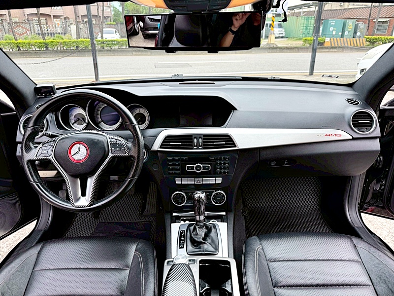 2011 BENZ C180 Coupe 黑 中古車實車細節 12｜百度汽車