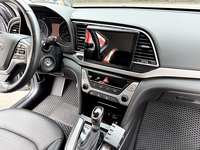 2017 Hyundai Elantra 白 中古車實車細節 10｜百度汽車