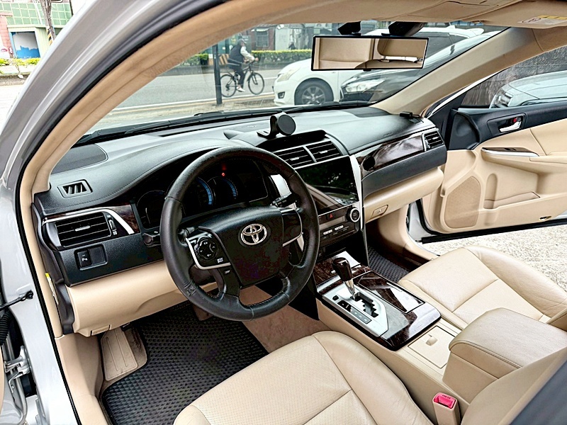 2013 Toyota Camry 銀 中古車實車細節 5｜百度汽車