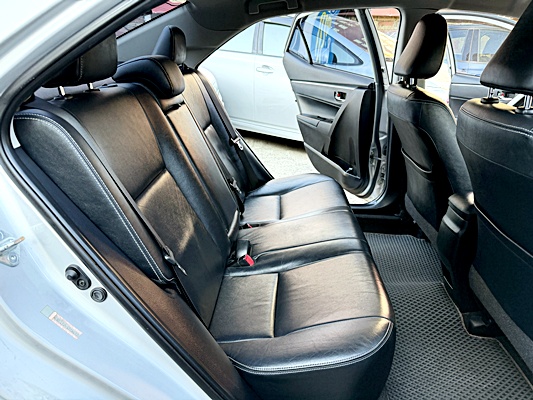2014 TOYOTA ALTIS 銀 中古車實車細節 8｜百度汽車