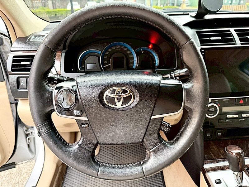 2013 Toyota Camry 銀 中古車實車細節 9｜百度汽車