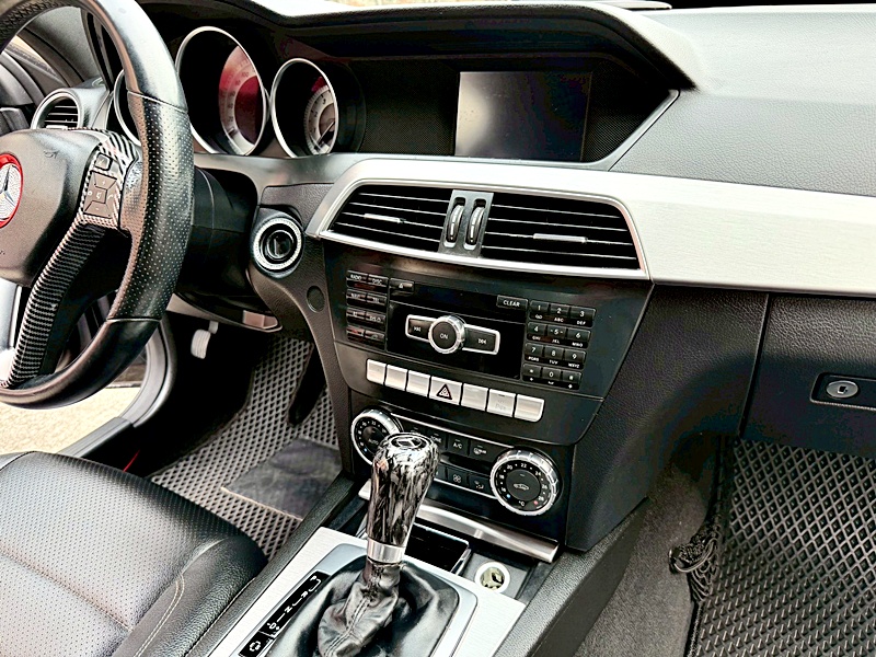 2011 BENZ C180 Coupe 黑 中古車實車細節 10｜百度汽車