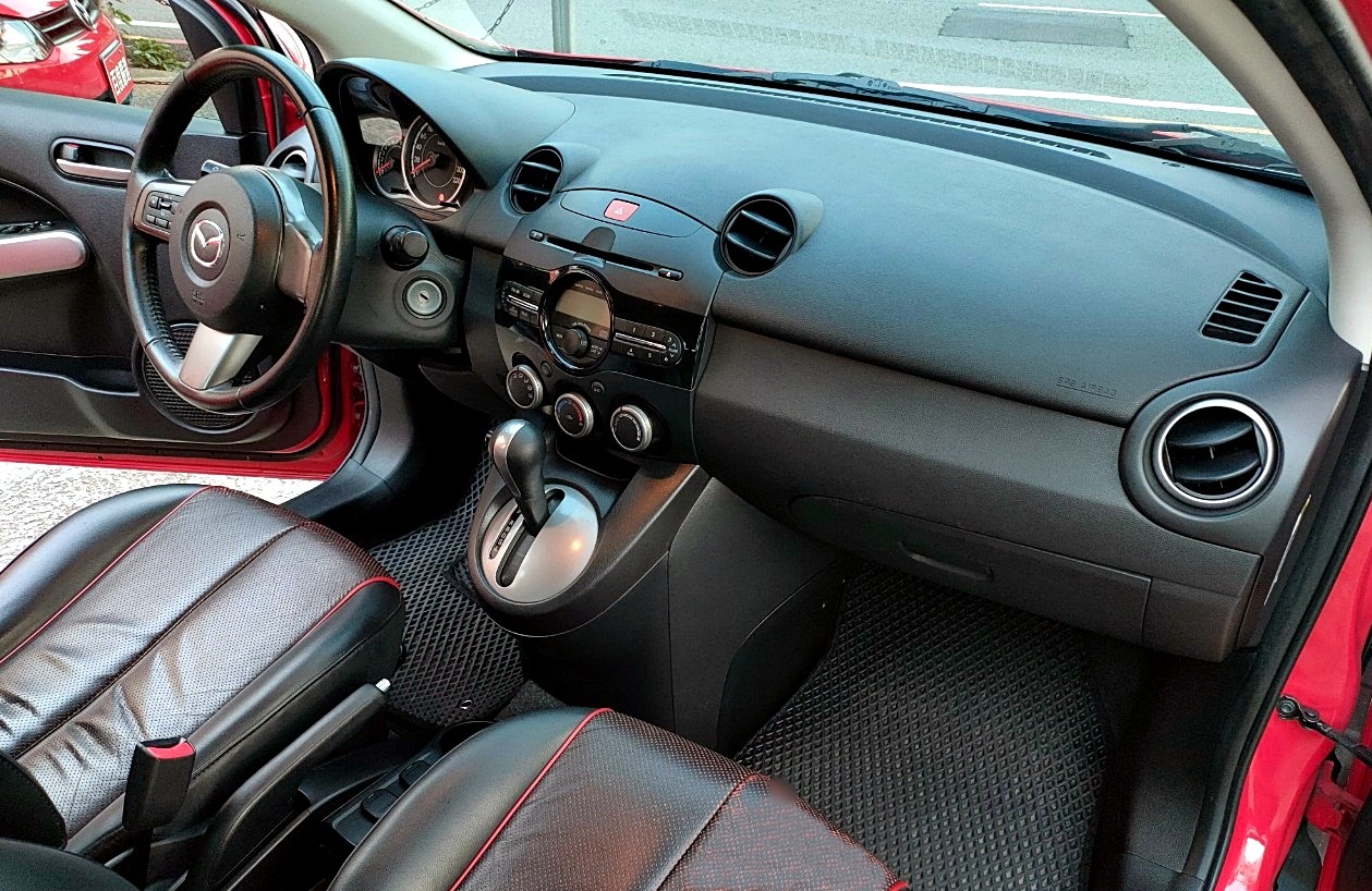2014 MAZDA MAZDA2 紅 中古車實車細節 5｜百度汽車