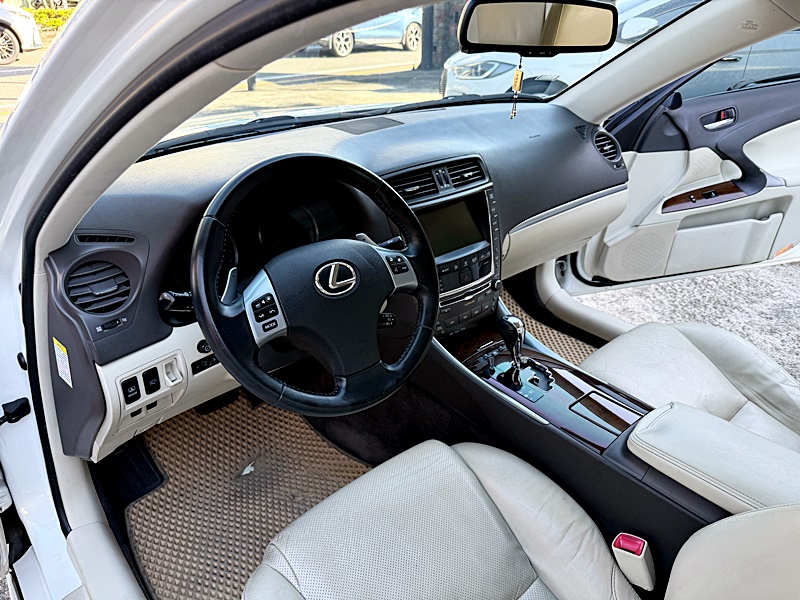 2010 Lexus is250 白 中古車實車細節 5｜百度汽車