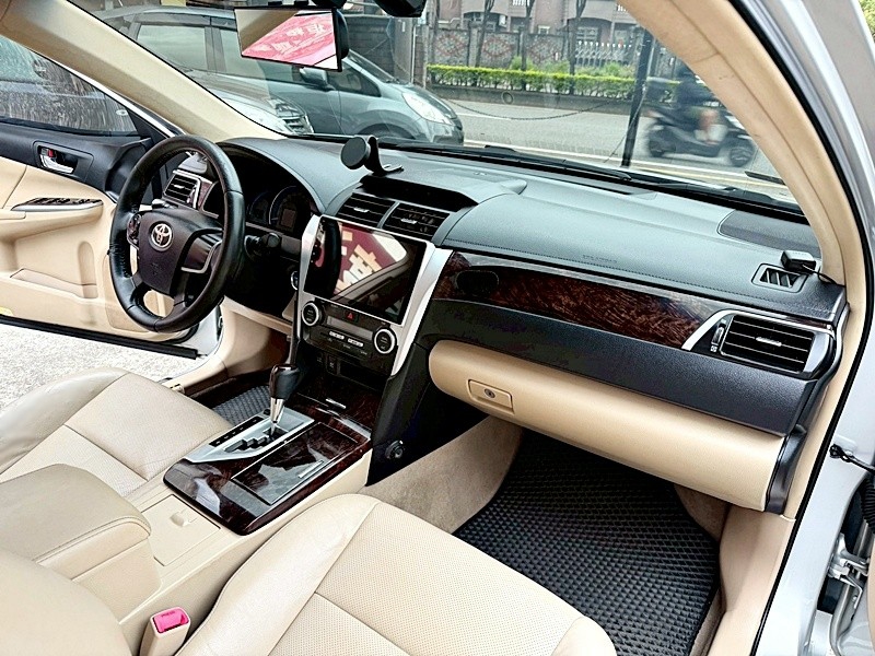 2013 Toyota Camry 銀 中古車實車細節 7｜百度汽車