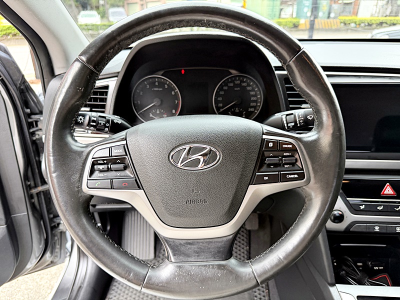 2017 Hyundai Elantra 白 中古車實車細節 9｜百度汽車