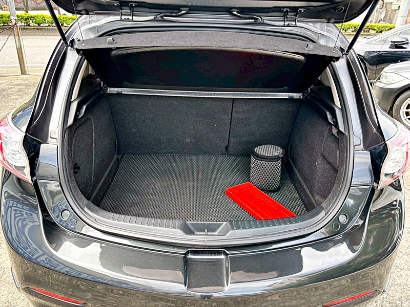 2012 MAZDA MAZDA3 灰 中古車實車細節 18｜百度汽車