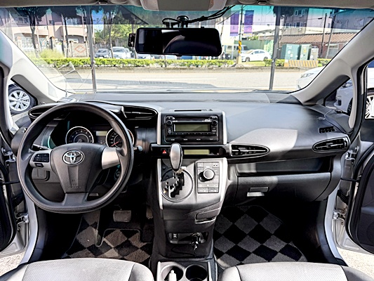 2013 TOYOTA WISH 銀 中古車實車細節 13｜百度汽車
