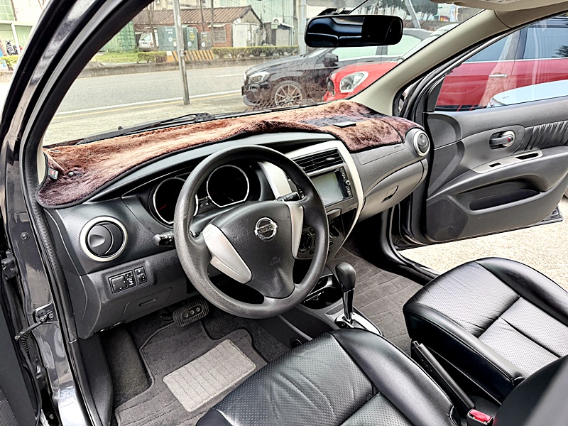 2016 NISSAN LIVINA 灰 中古車實車細節 5｜百度汽車