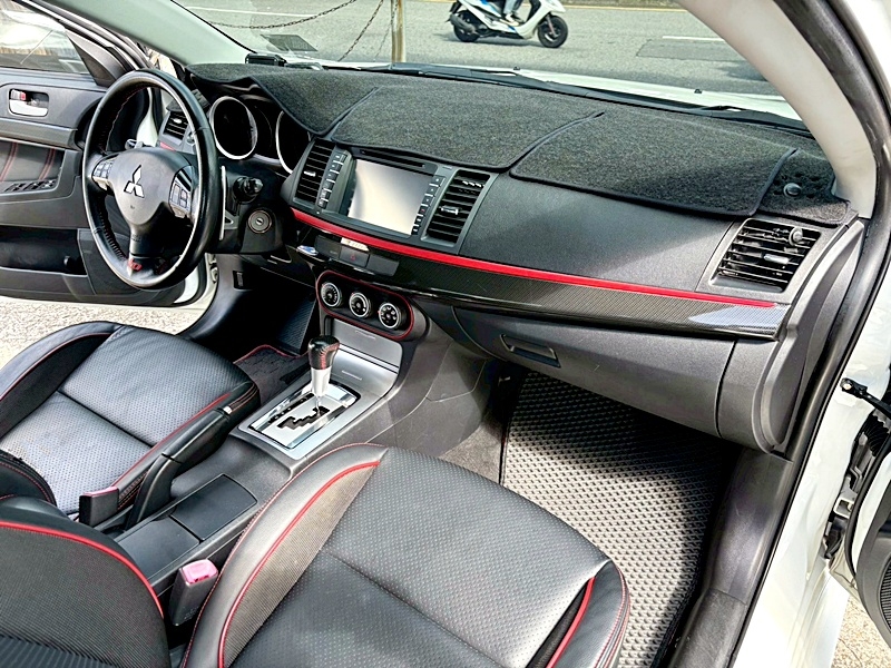 2015 MITSUBISHI LANCER IO 白 中古車實車細節 7｜百度汽車