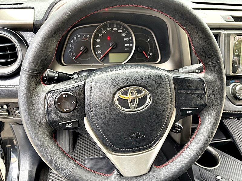 2015 TOYOTA RAV4 黑 中古車實車細節 9｜百度汽車
