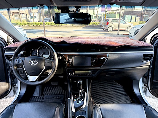 2014 TOYOTA ALTIS 銀 中古車實車細節 13｜百度汽車