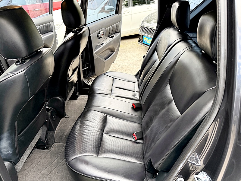 2016 NISSAN LIVINA 灰 中古車實車細節 6｜百度汽車