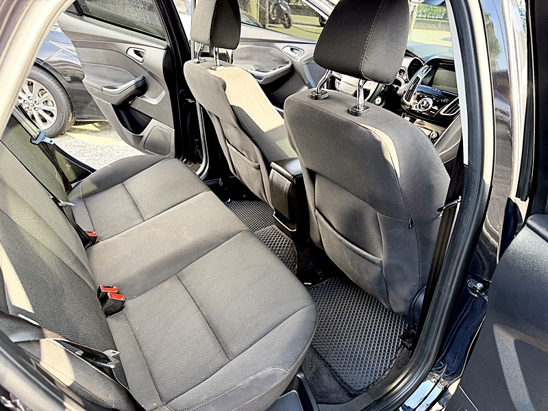 2016 FORD FOCUS-5D 黑 中古車實車細節 8｜百度汽車