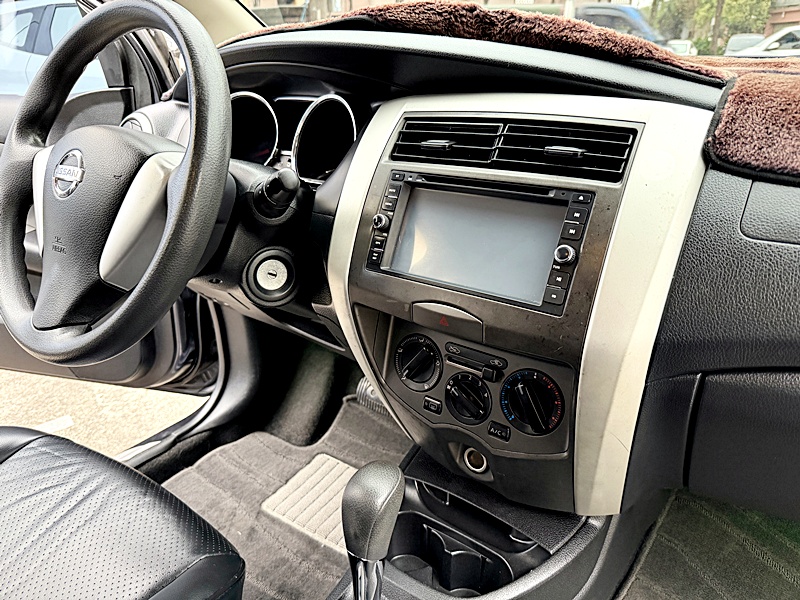2016 NISSAN LIVINA 灰 中古車實車細節 9｜百度汽車