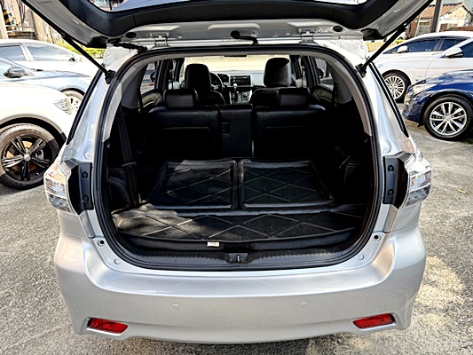 2013 TOYOTA WISH 銀 中古車實車細節 17｜百度汽車