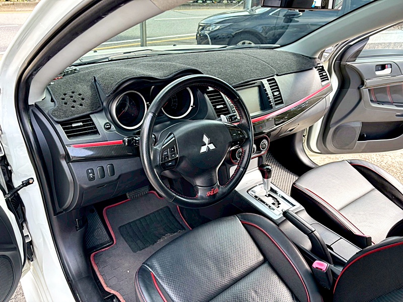 2015 MITSUBISHI LANCER IO 白 中古車實車細節 5｜百度汽車