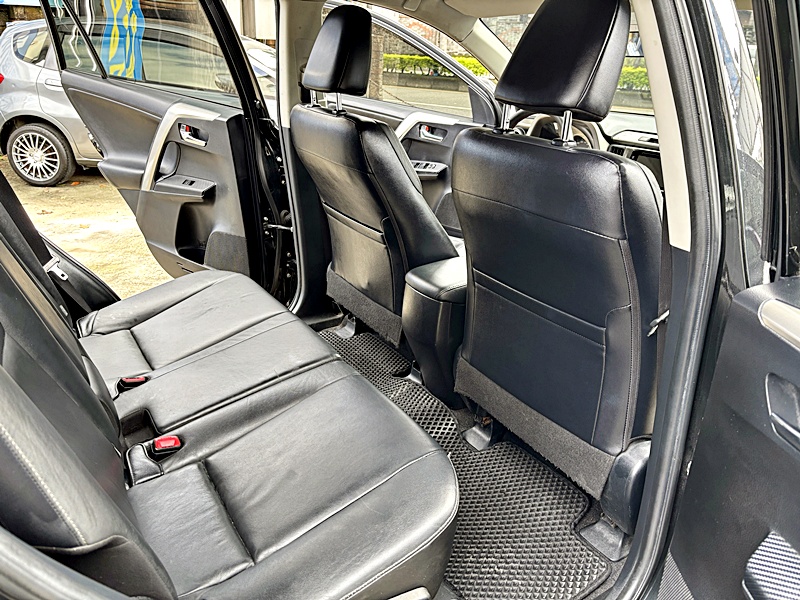 2015 TOYOTA RAV4 黑 中古車實車細節 8｜百度汽車