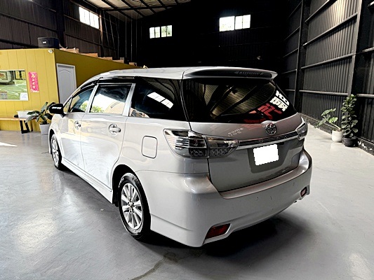 2013 TOYOTA WISH 銀 中古車實車細節 2｜百度汽車