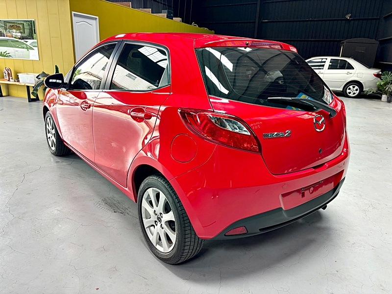 2014 MAZDA MAZDA2 紅 中古車實車細節 2｜百度汽車