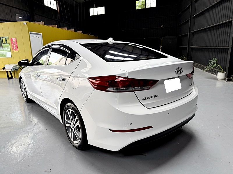 2017 Hyundai Elantra 白 中古車實車細節 2｜百度汽車