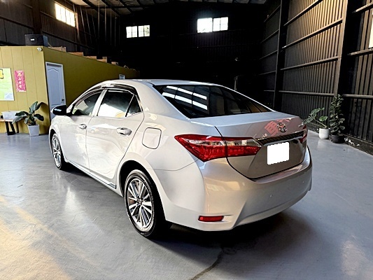 2014 TOYOTA ALTIS 銀 中古車實車細節 2｜百度汽車
