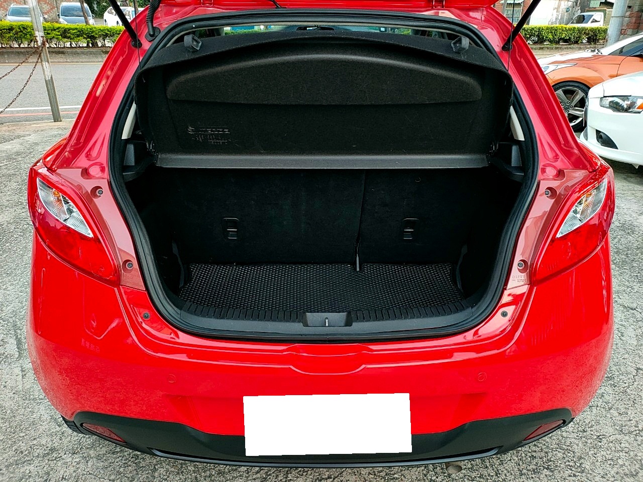 2014 MAZDA MAZDA2 紅 中古車實車細節 13｜百度汽車