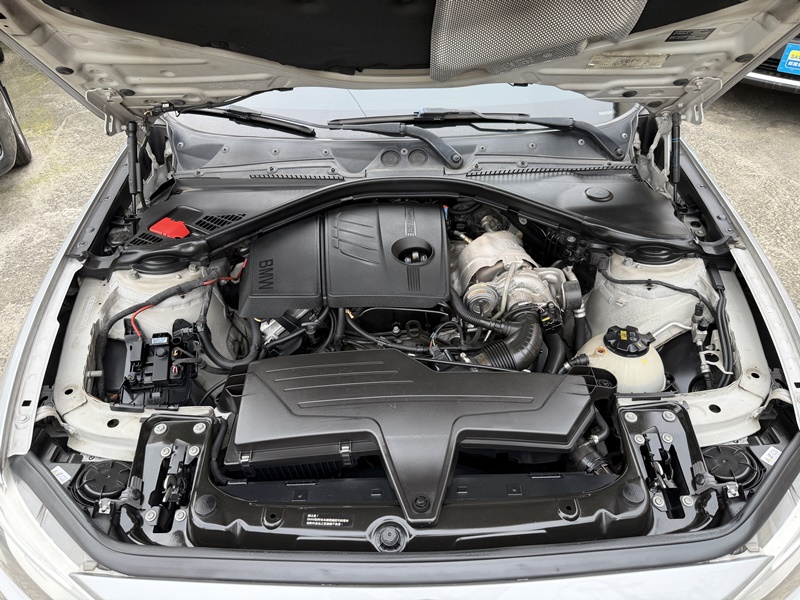 2013 BMW 118i 銀 中古車實車細節 16｜百度汽車