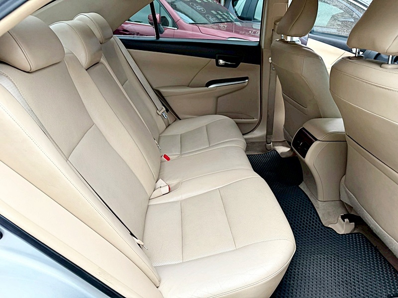 2013 Toyota Camry 銀 中古車實車細節 8｜百度汽車