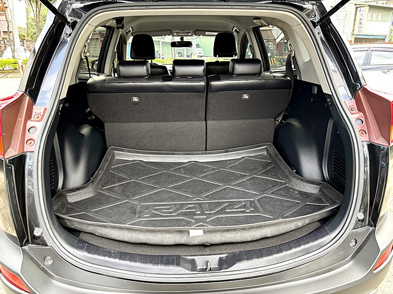 2015 TOYOTA RAV4 黑 中古車實車細節 18｜百度汽車