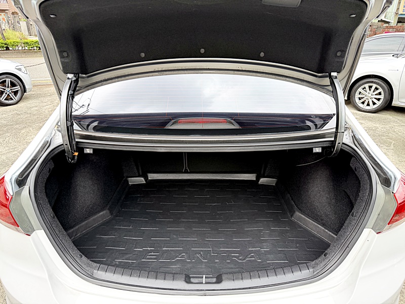 2017 Hyundai Elantra 白 中古車實車細節 17｜百度汽車