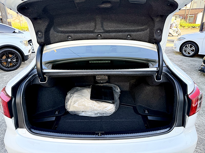 2010 Lexus is250 白 中古車實車細節 17｜百度汽車