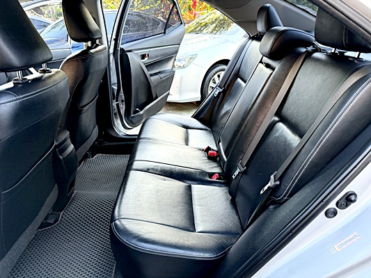 2014 TOYOTA ALTIS 銀 中古車實車細節 6｜百度汽車