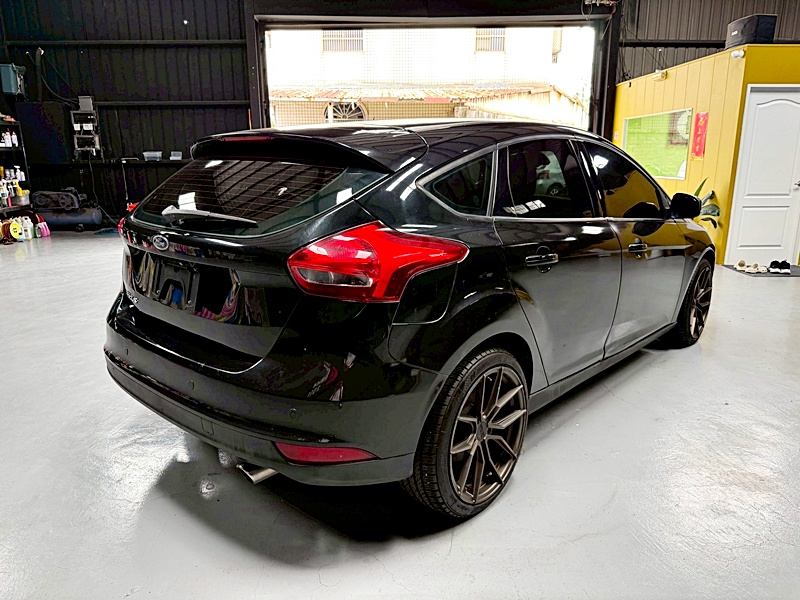 2016 FORD FOCUS-5D 黑 中古車實車細節 4｜百度汽車