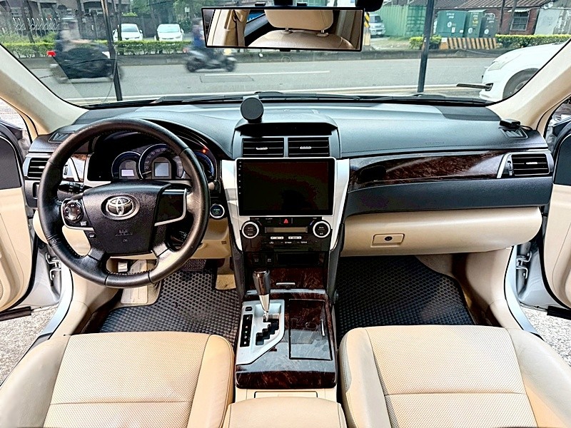 2013 Toyota Camry 銀 中古車實車細節 13｜百度汽車