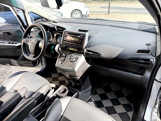 2013 TOYOTA WISH 銀 中古車實車細節 7｜百度汽車