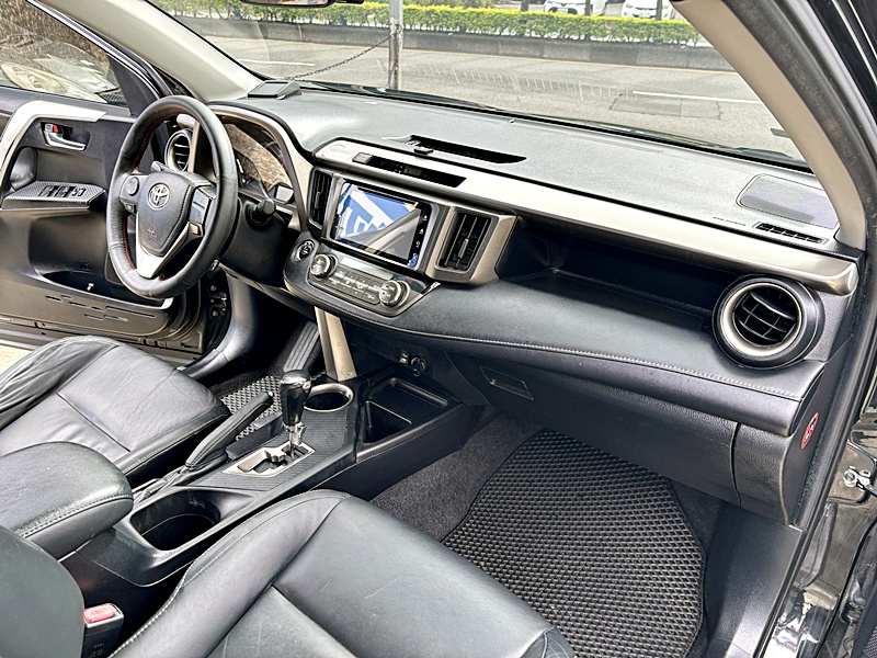 2015 TOYOTA RAV4 黑 中古車實車細節 7｜百度汽車