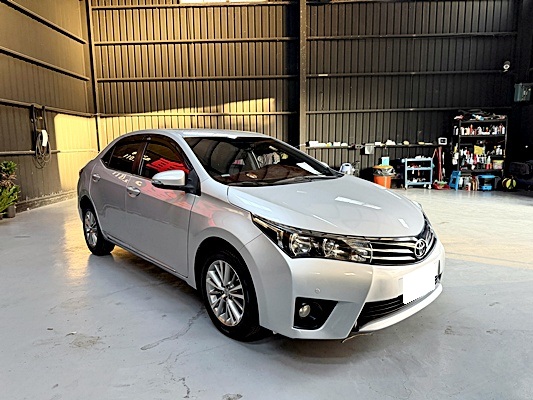 2014 TOYOTA ALTIS 銀 中古車實車細節 3｜百度汽車