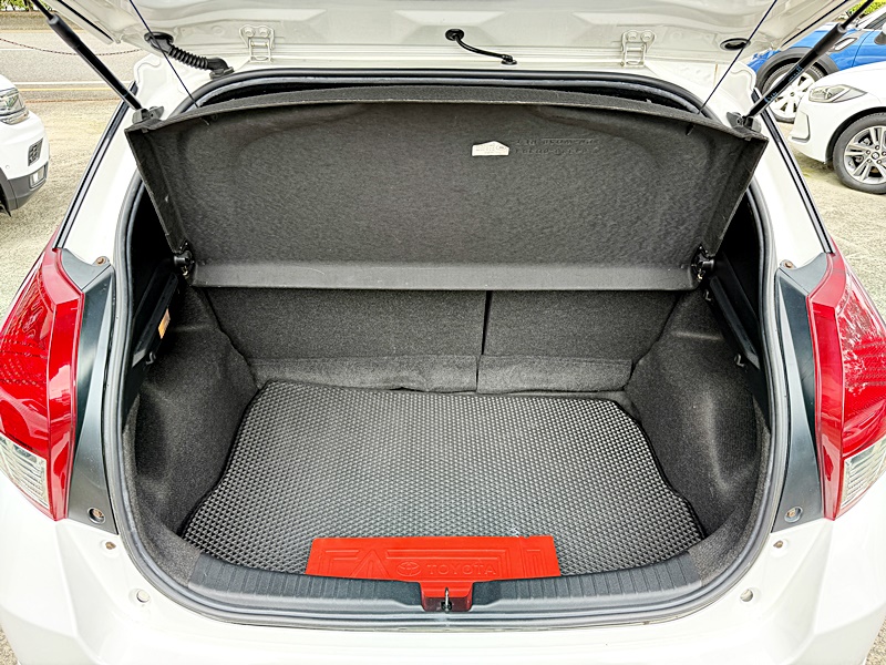 2017 Toyota Yaris 白 中古車實車細節 16｜百度汽車
