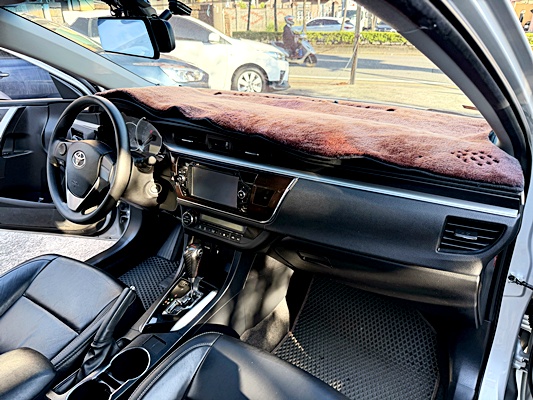 2014 TOYOTA ALTIS 銀 中古車實車細節 7｜百度汽車