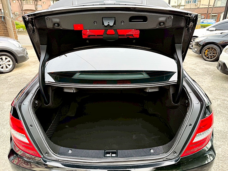 2011 BENZ C180 Coupe 黑 中古車實車細節 15｜百度汽車