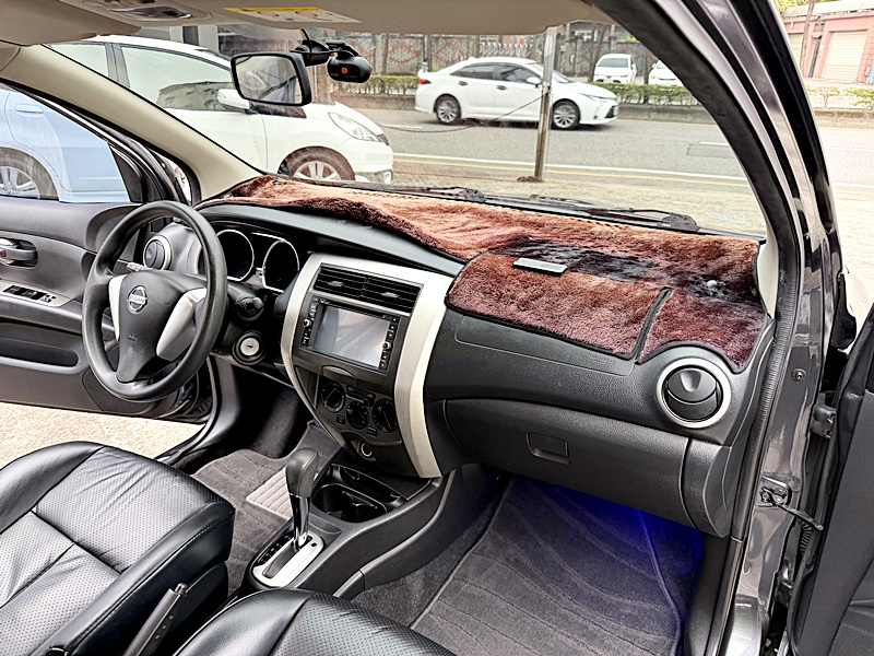2016 NISSAN LIVINA 灰 中古車實車細節 7｜百度汽車