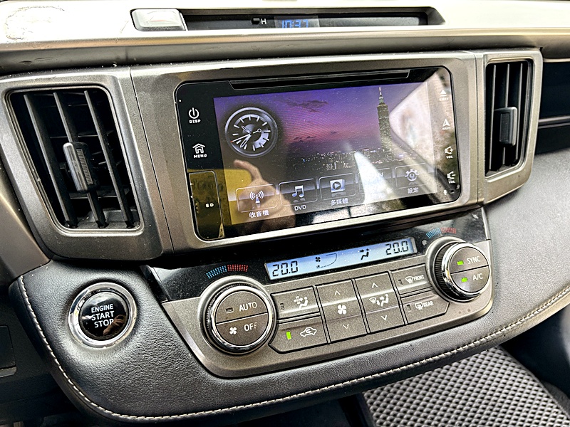 2015 TOYOTA RAV4 黑 中古車實車細節 10｜百度汽車