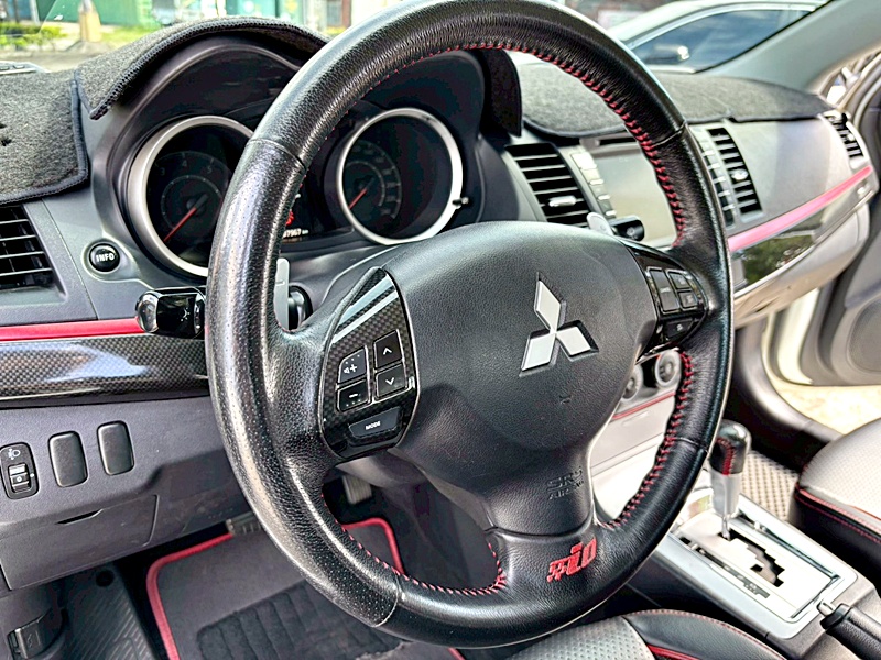 2015 MITSUBISHI LANCER IO 白 中古車實車細節 9｜百度汽車