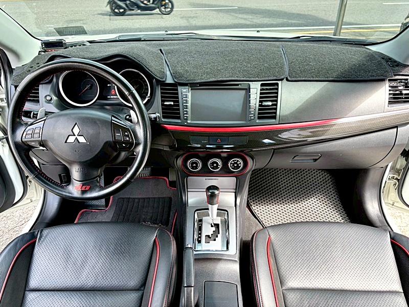 2015 MITSUBISHI LANCER IO 白 中古車實車細節 13｜百度汽車