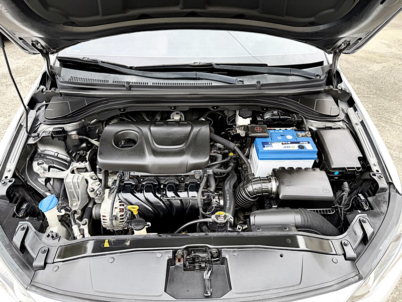2017 Hyundai Elantra 白 中古車實車細節 16｜百度汽車
