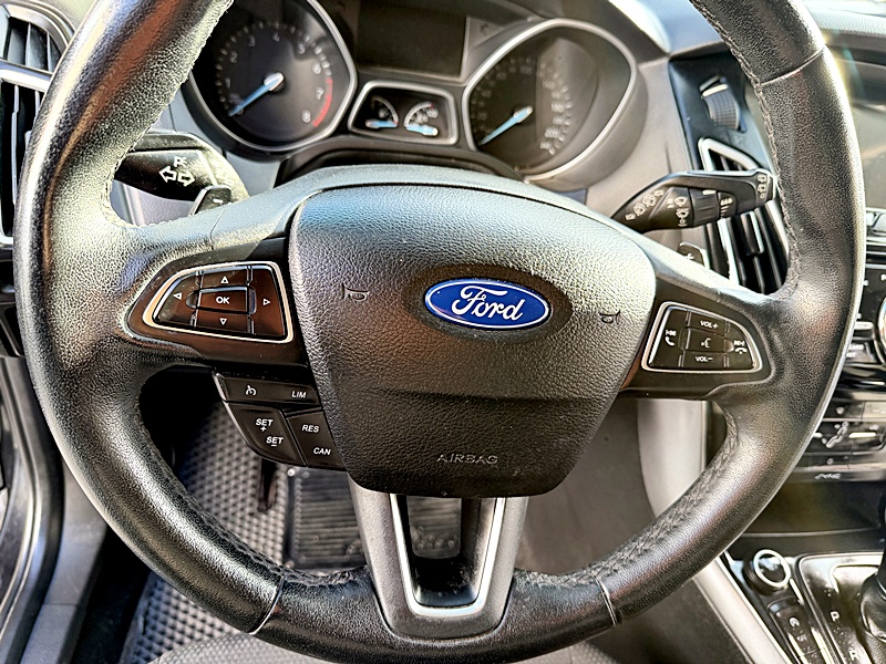 2016 FORD FOCUS-5D 黑 中古車實車細節 9｜百度汽車